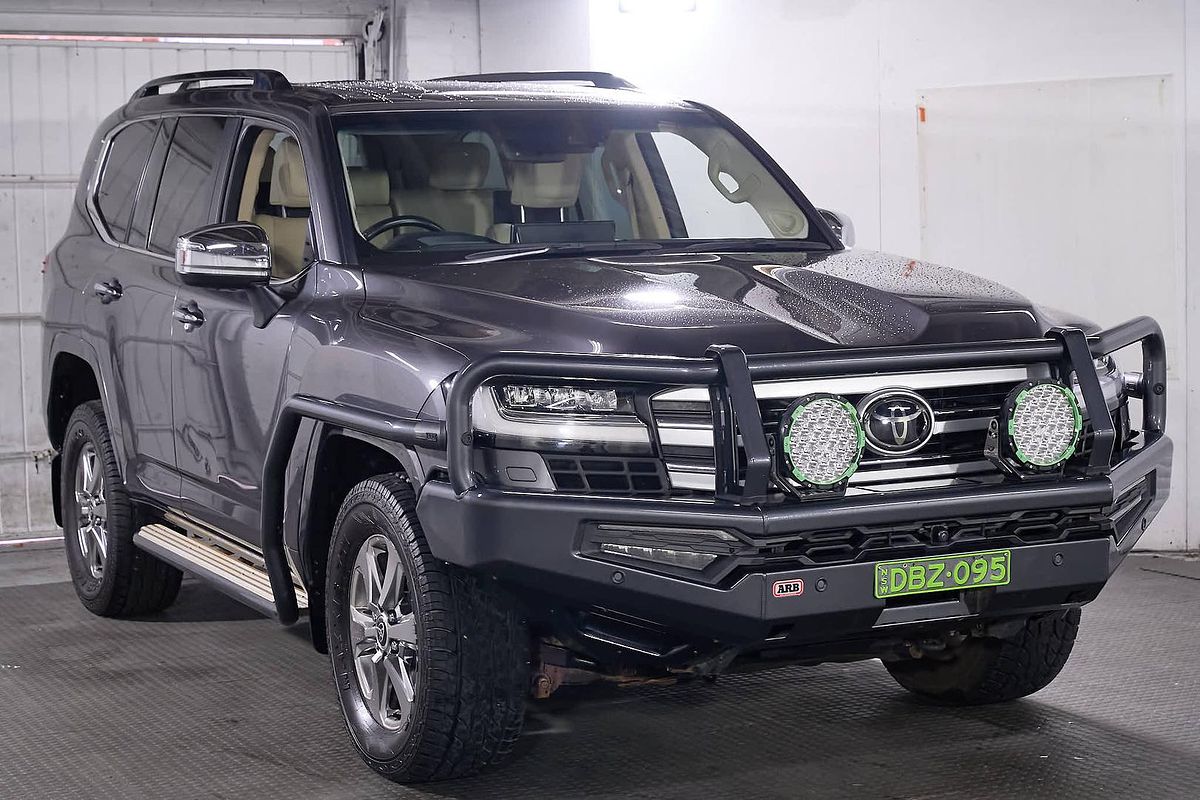 2022 Toyota Landcruiser Sahara FJA300R