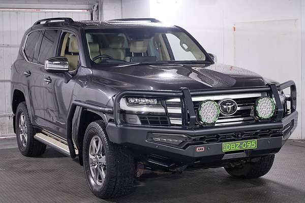 2022 Toyota Landcruiser Sahara FJA300R