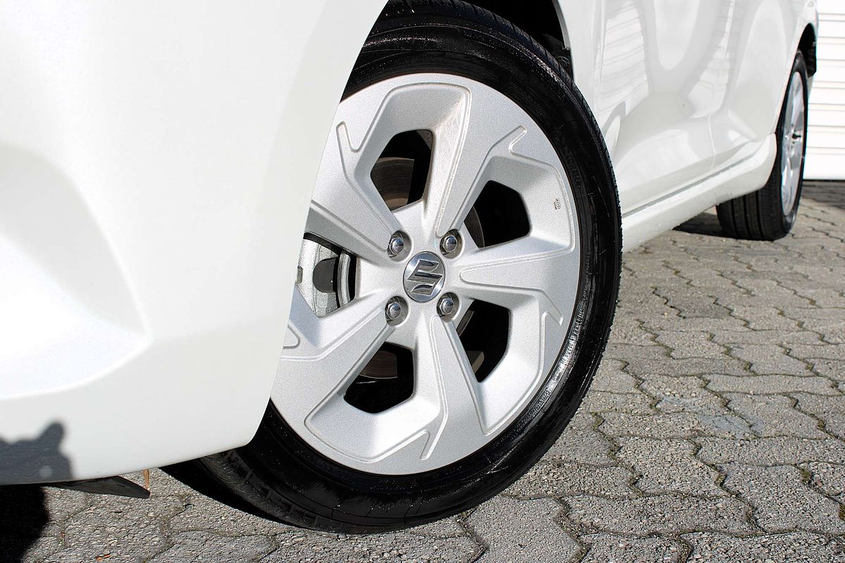 2024 Suzuki Swift Hybrid Plus UZ