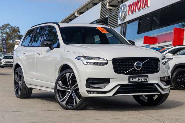 2022 Volvo XC90 B6 R-Design