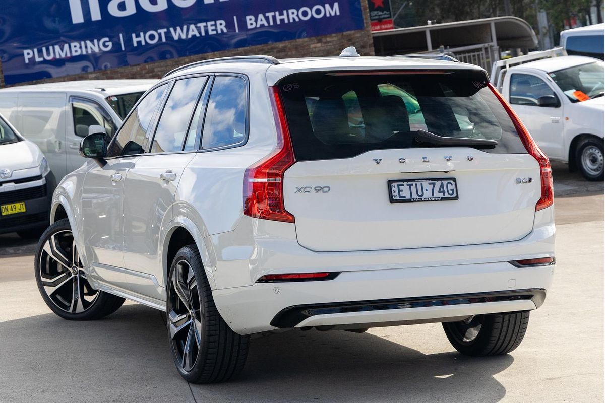 2022 Volvo XC90 B6 R-Design
