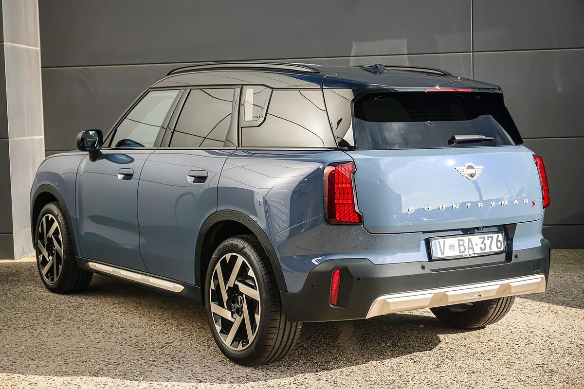 2025 MINI Countryman S Favoured U25