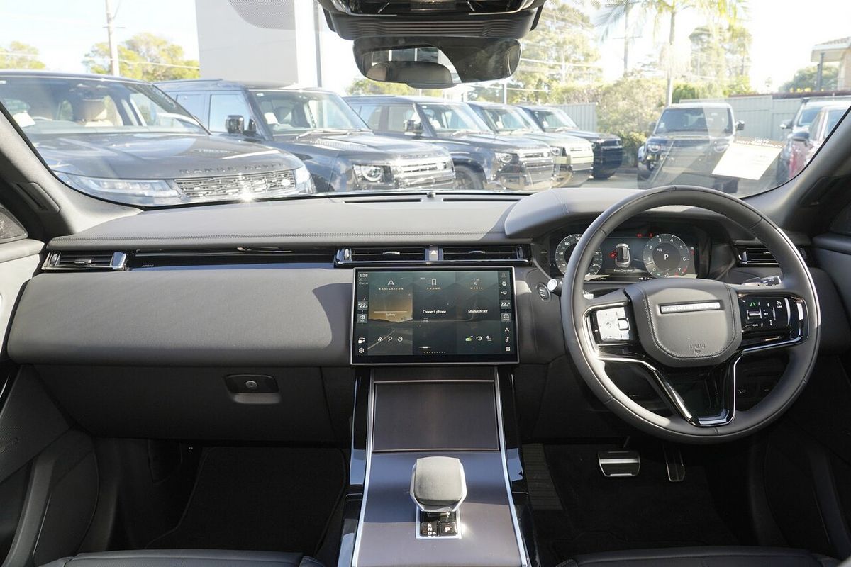 2026 Land Rover Range Rover Velar P250 Dynamic SE L560