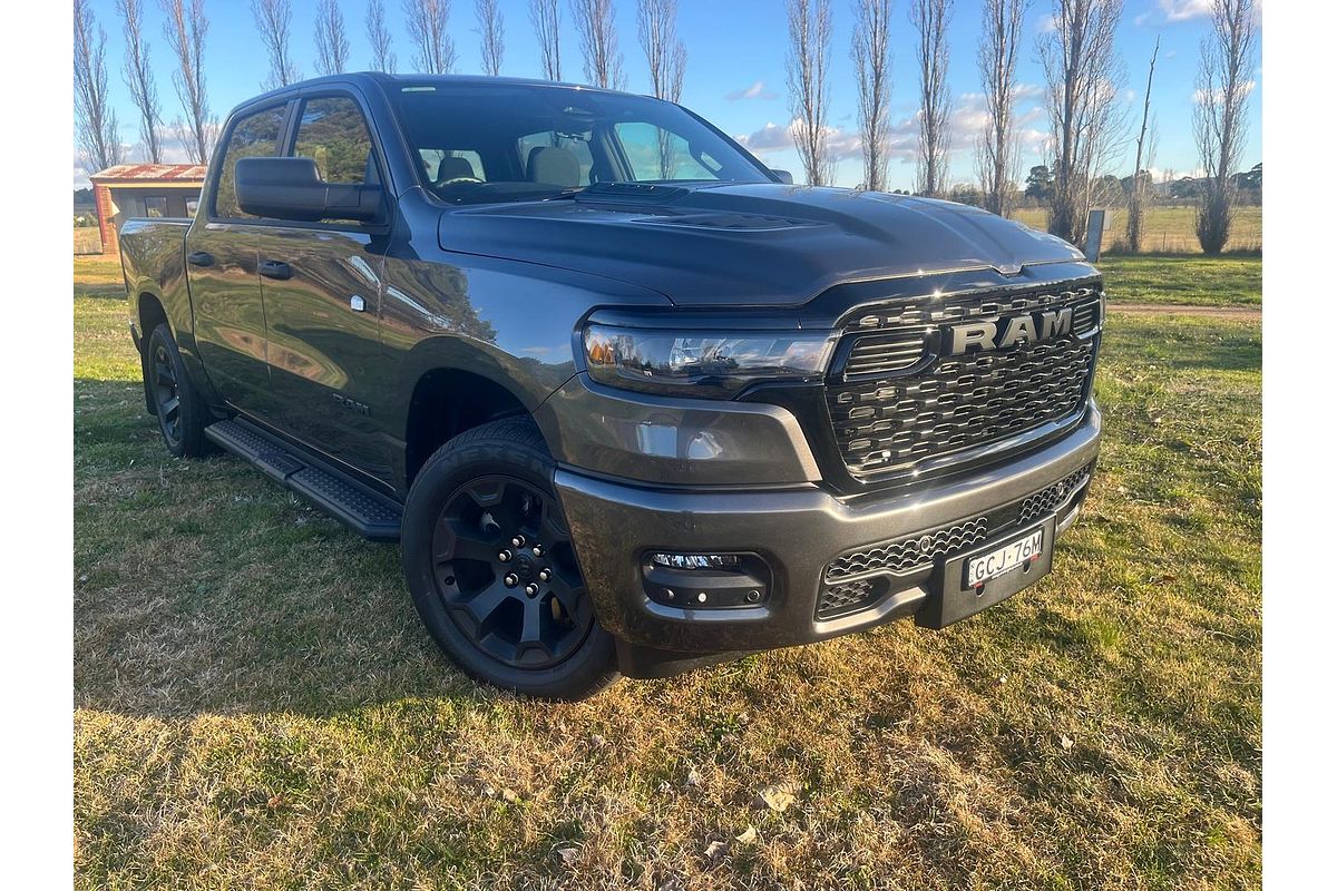 2026 RAM 1500 Express Black Edition Hurricane SO DT 4X4 SWB