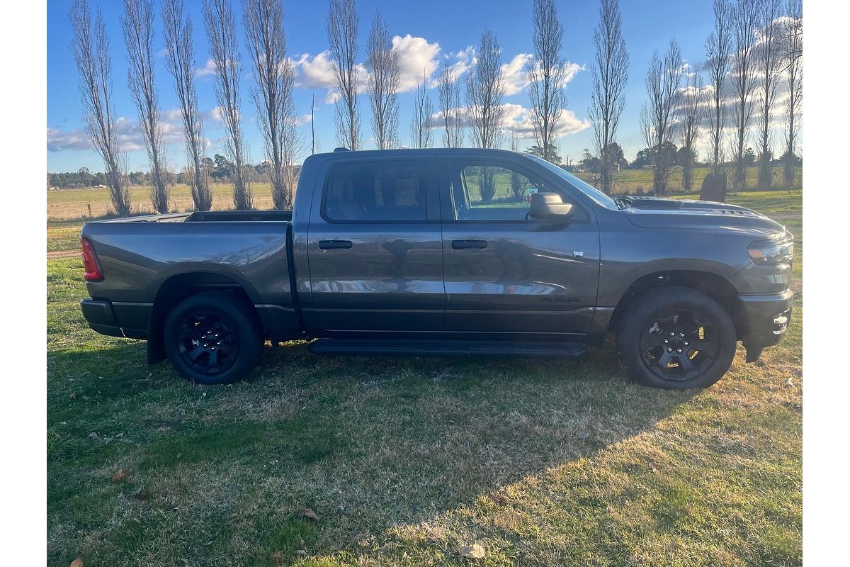 2026 RAM 1500 Express Black Edition Hurricane SO DT 4X4 SWB