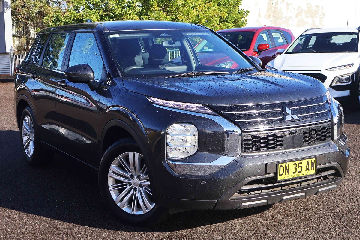 2024 Mitsubishi Outlander ES ZM