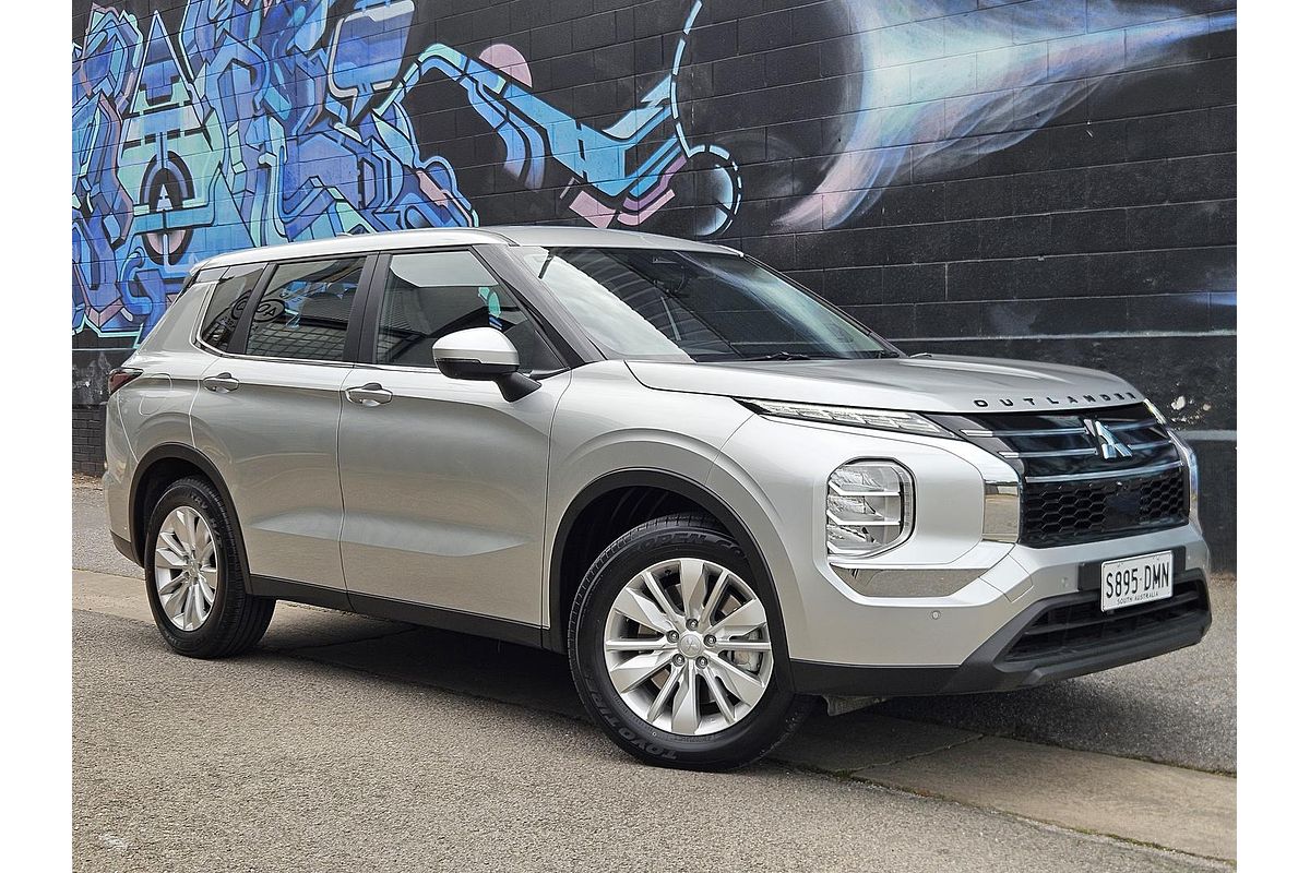 2025 Mitsubishi Outlander ES ZM