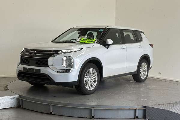 2023 Mitsubishi Outlander ES ZM