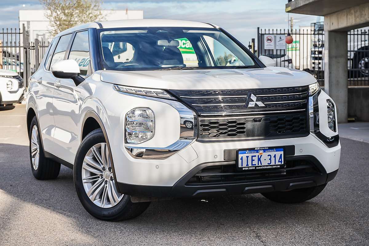 2024 Mitsubishi Outlander ES ZM