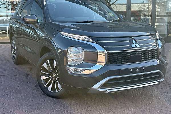 2025 Mitsubishi Outlander LS ZM