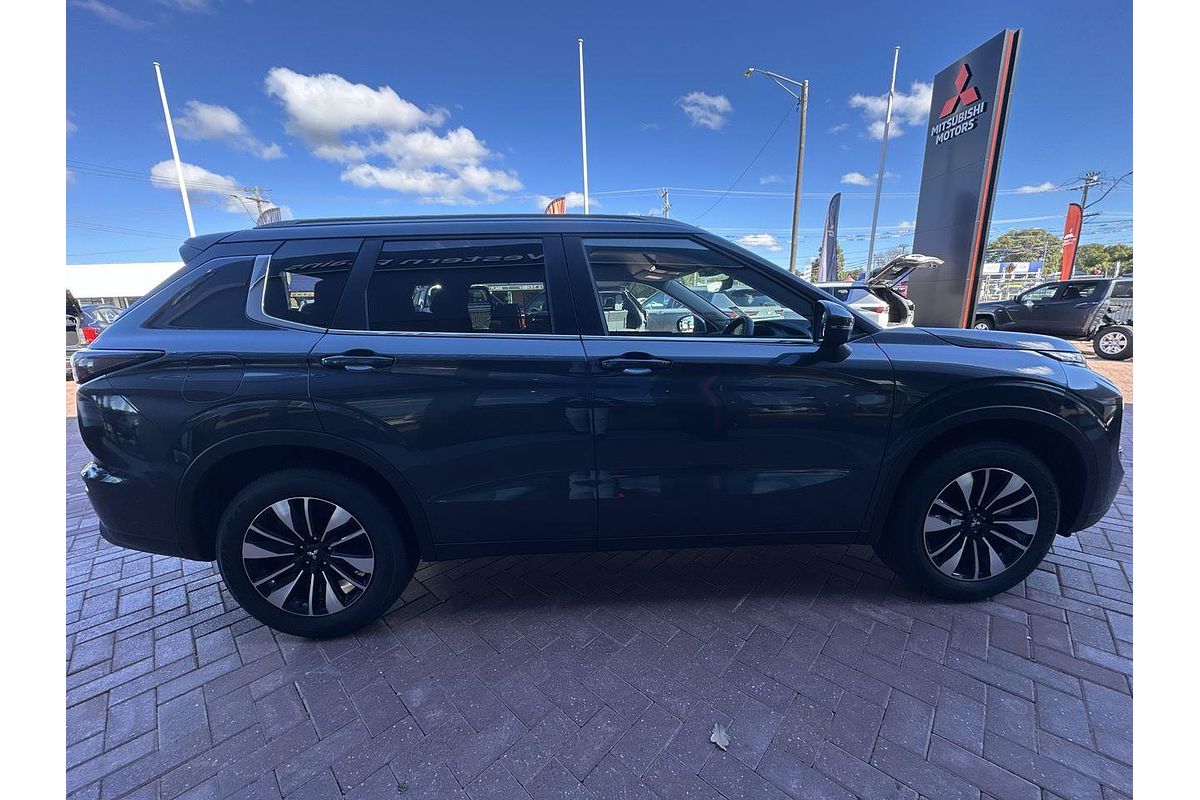 2025 Mitsubishi Outlander LS ZM