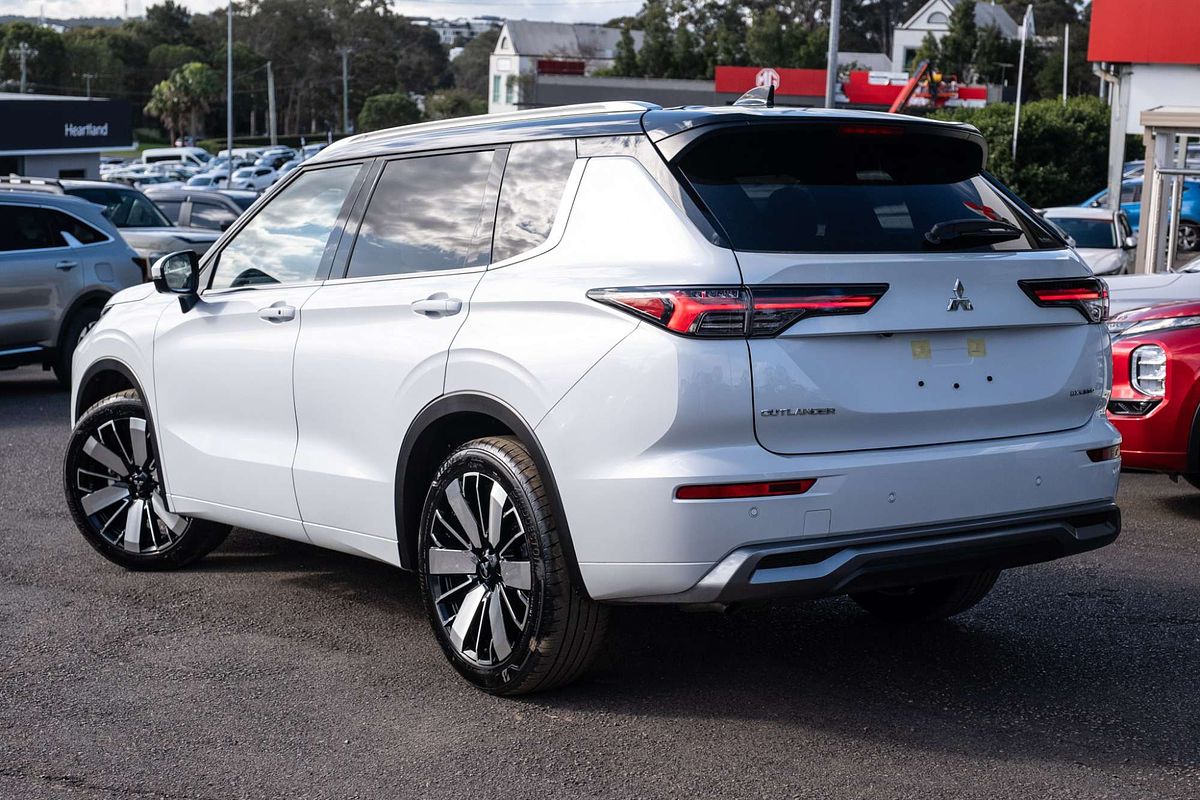 2025 Mitsubishi Outlander Exceed Tourer ZM