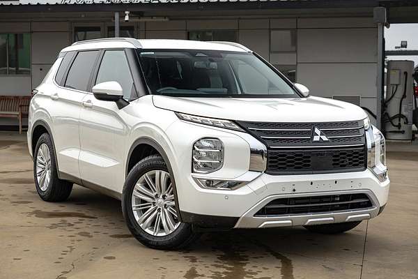 2024 Mitsubishi Outlander LS ZM