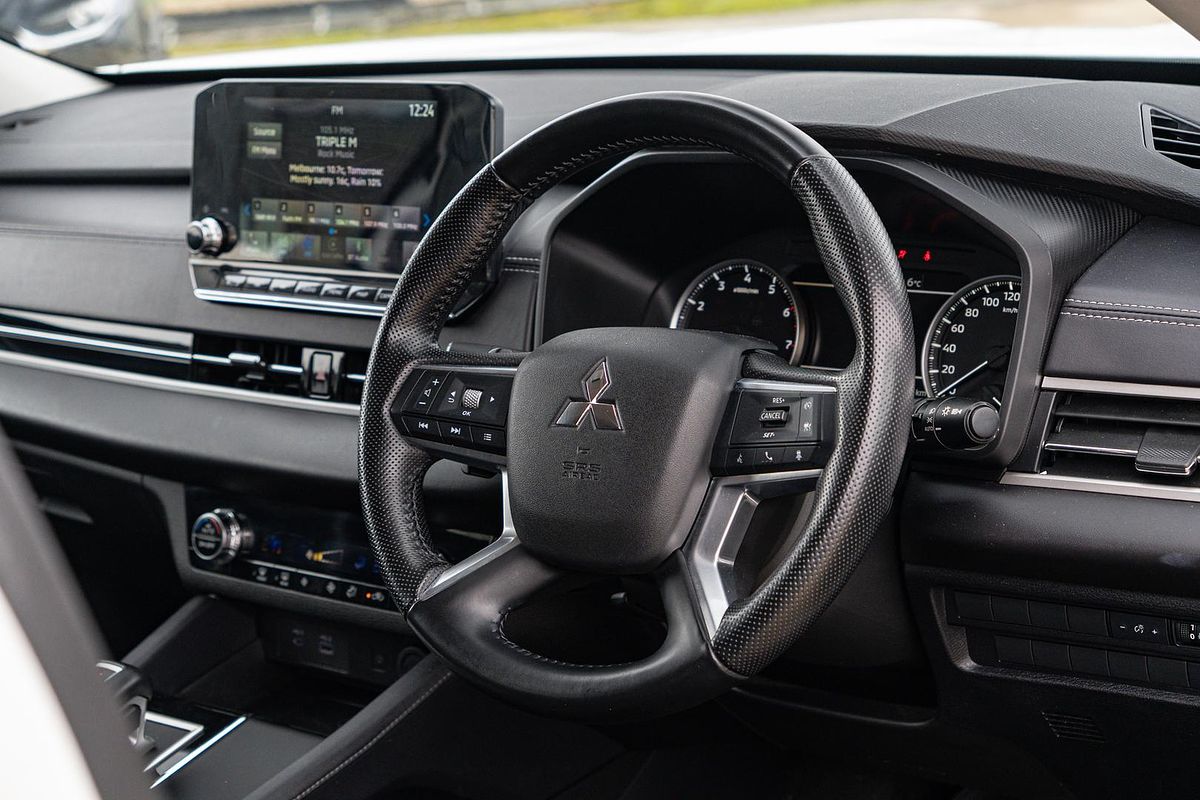 2024 Mitsubishi Outlander LS ZM