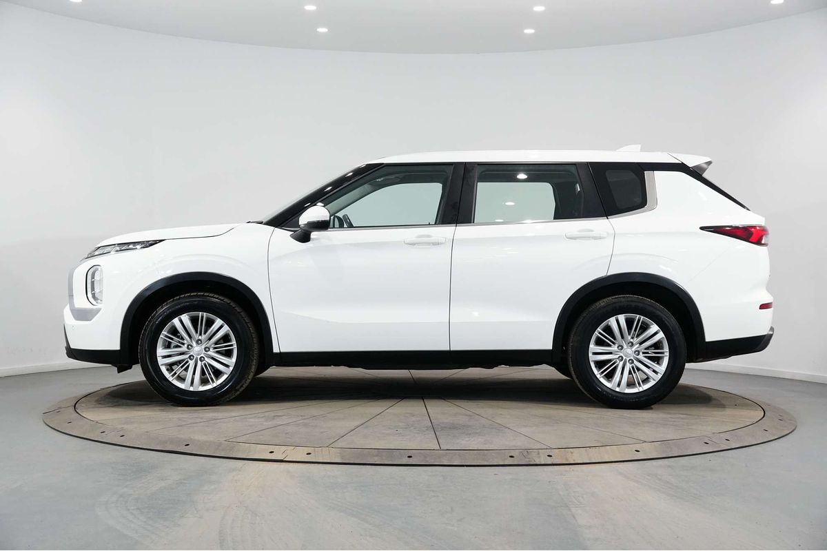 2022 Mitsubishi Outlander ES ZM