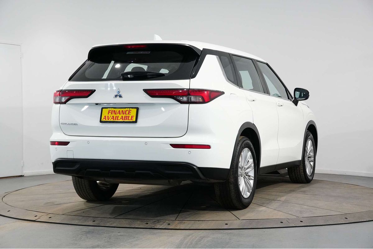 2022 Mitsubishi Outlander ES ZM