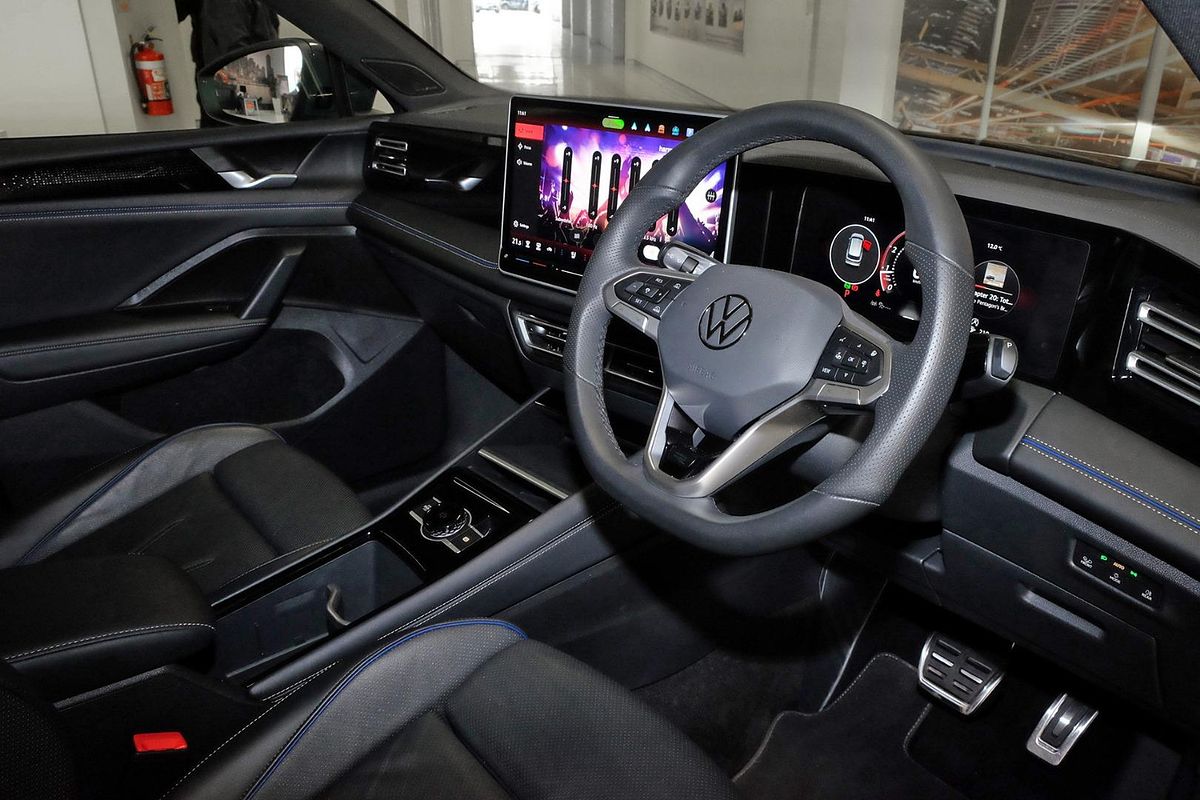 2025 Volkswagen Tiguan 195TSI R-Line CT image 7