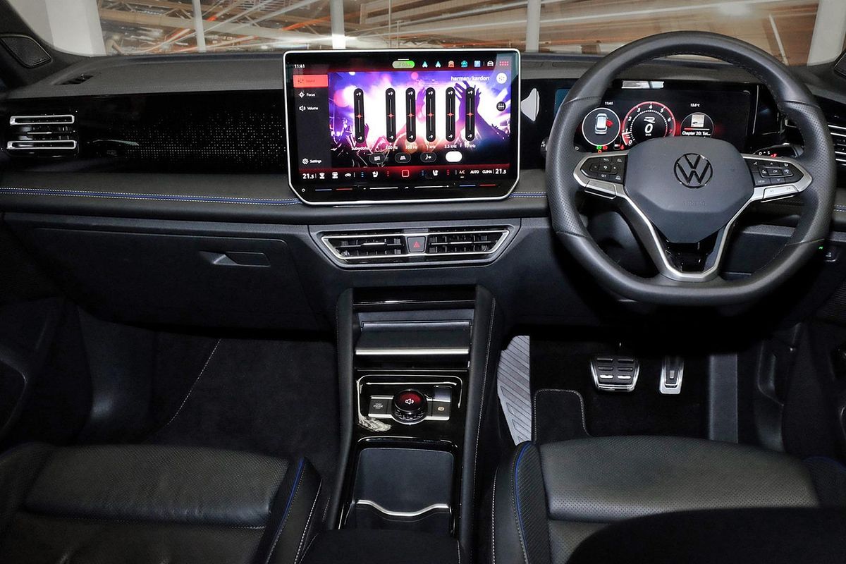 2025 Volkswagen Tiguan 195TSI R-Line CT image 8