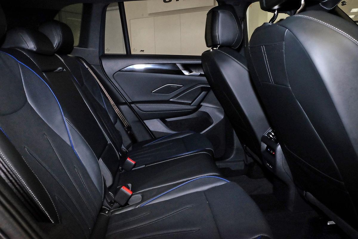 2025 Volkswagen Tiguan 195TSI R-Line CT image 10