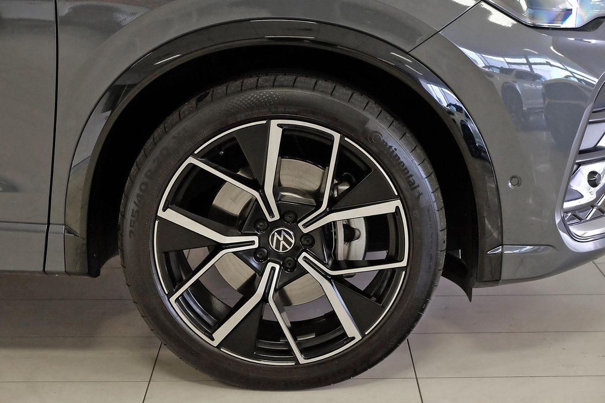 2025 Volkswagen Tiguan 195TSI R-Line CT image 19