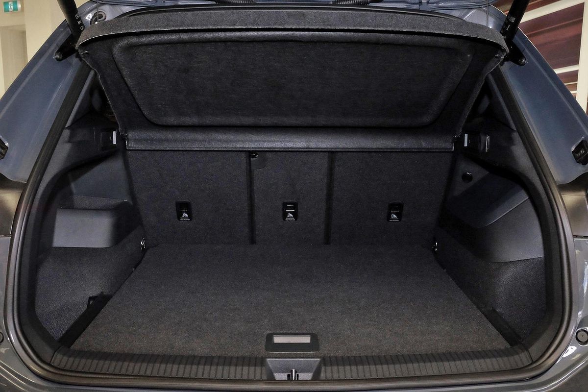 2025 Volkswagen Tiguan 195TSI R-Line CT image 21