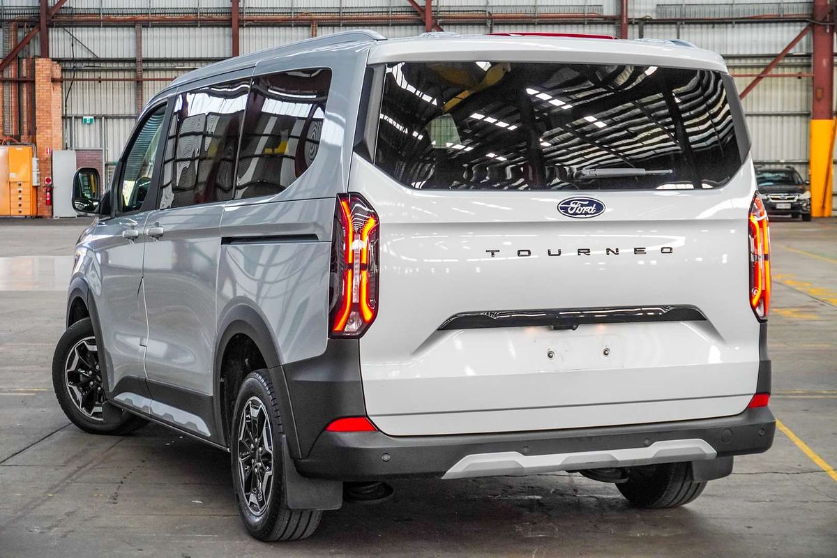 2025 Ford Tourneo Active AV SWB
