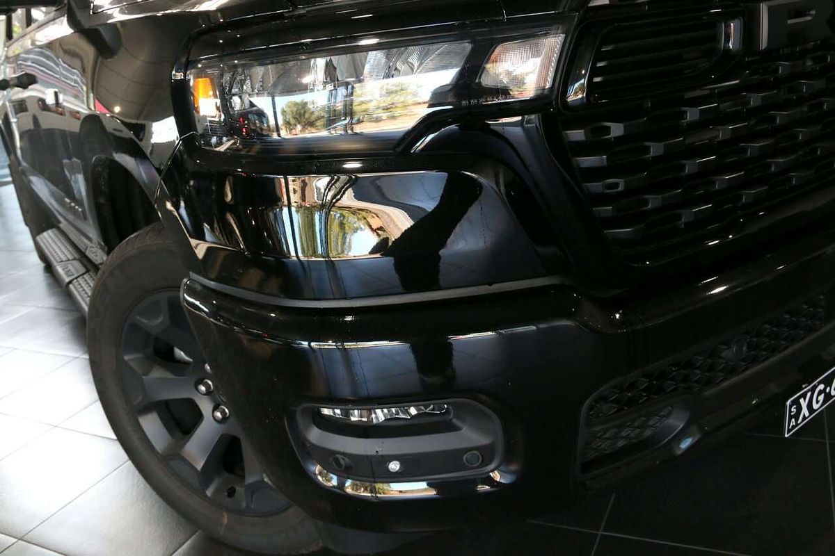 2026 RAM 1500 Express Black Edition Hurricane SO DT 4X4 SWB