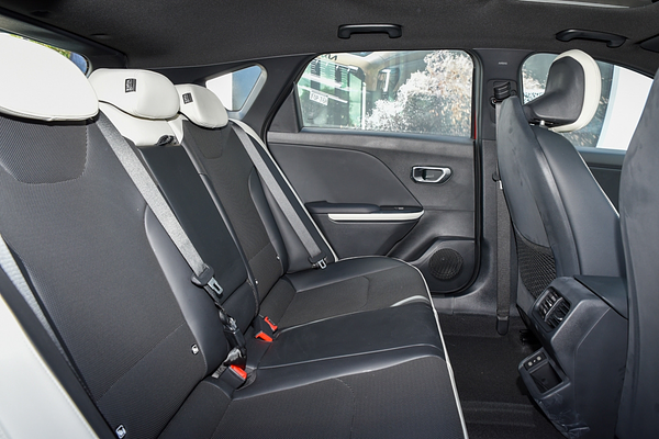 2025 Kia K4 GT-Line CL4m thumb-8