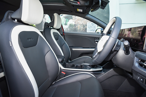 2025 Kia K4 GT-Line CL4m thumb-9
