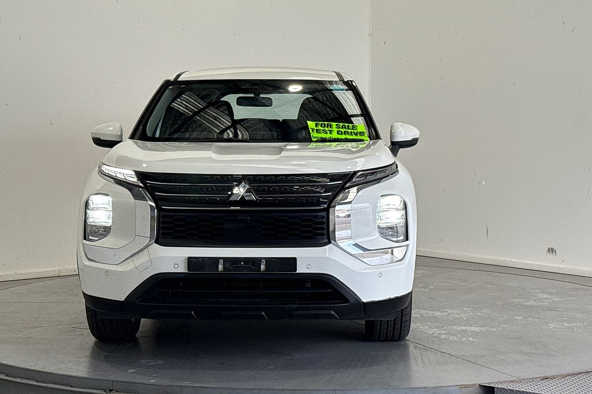2023 Mitsubishi Outlander ES ZM
