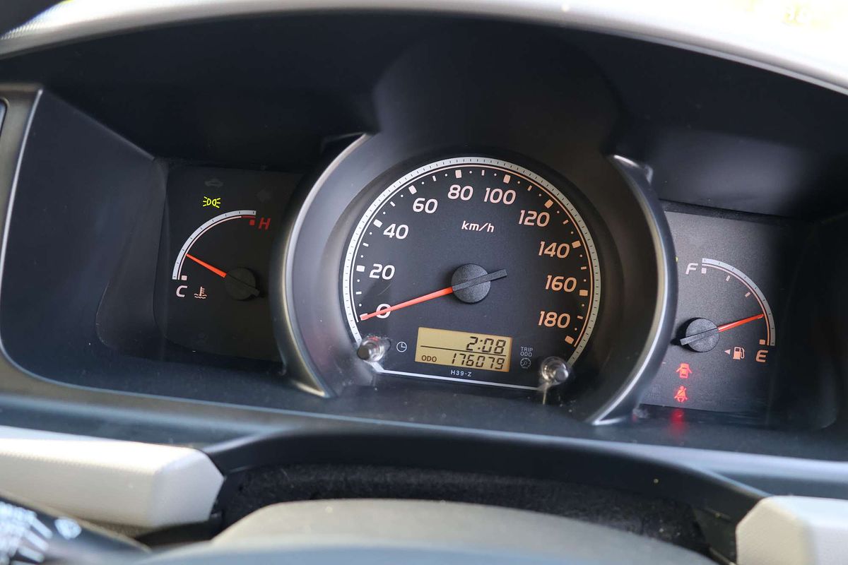 2011 Toyota Hiace KDH221R ELWB image 18