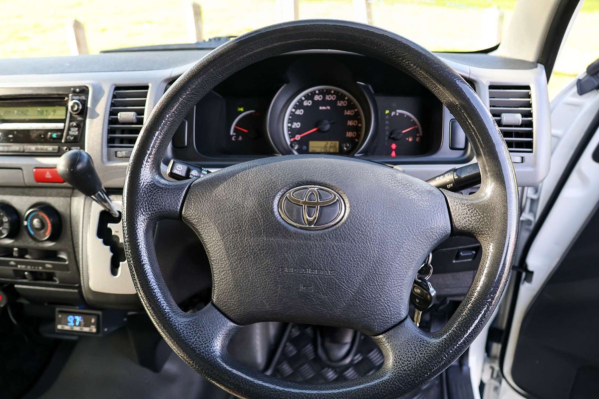 2011 Toyota Hiace KDH221R ELWB image 22