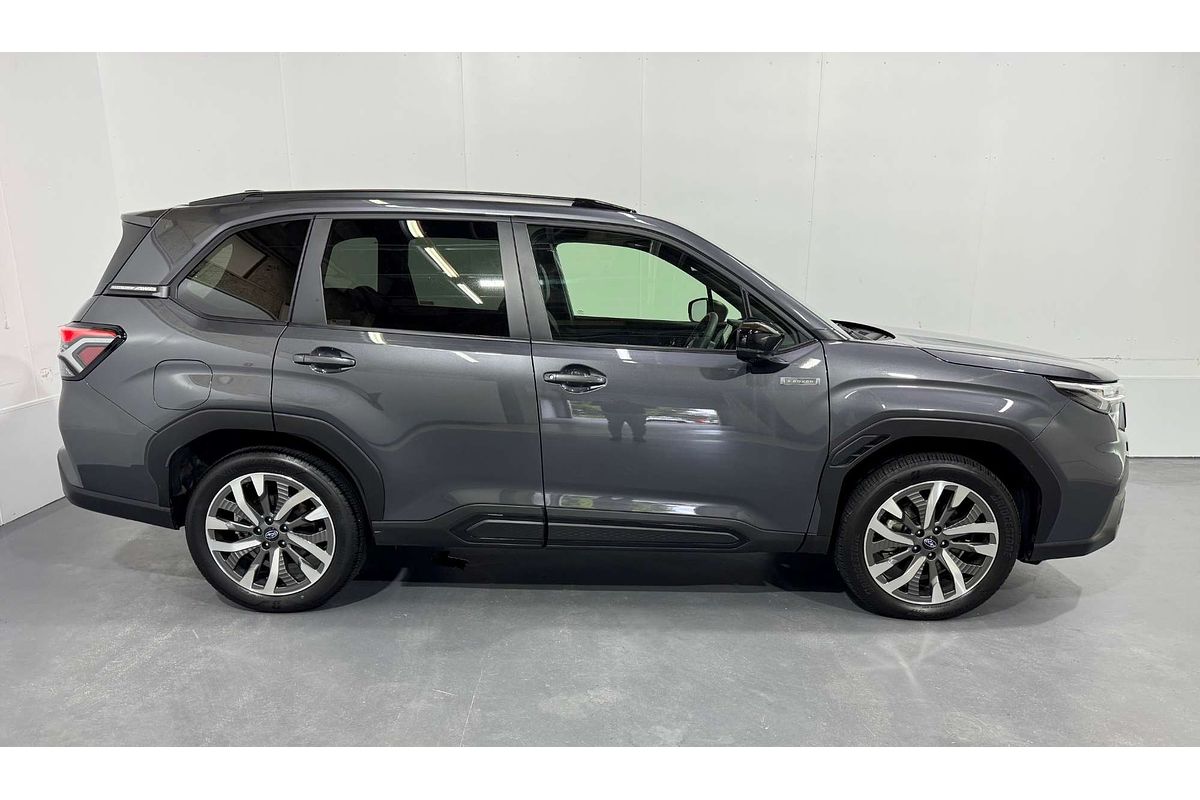 2025 Subaru Forester Hybrid Touring S6