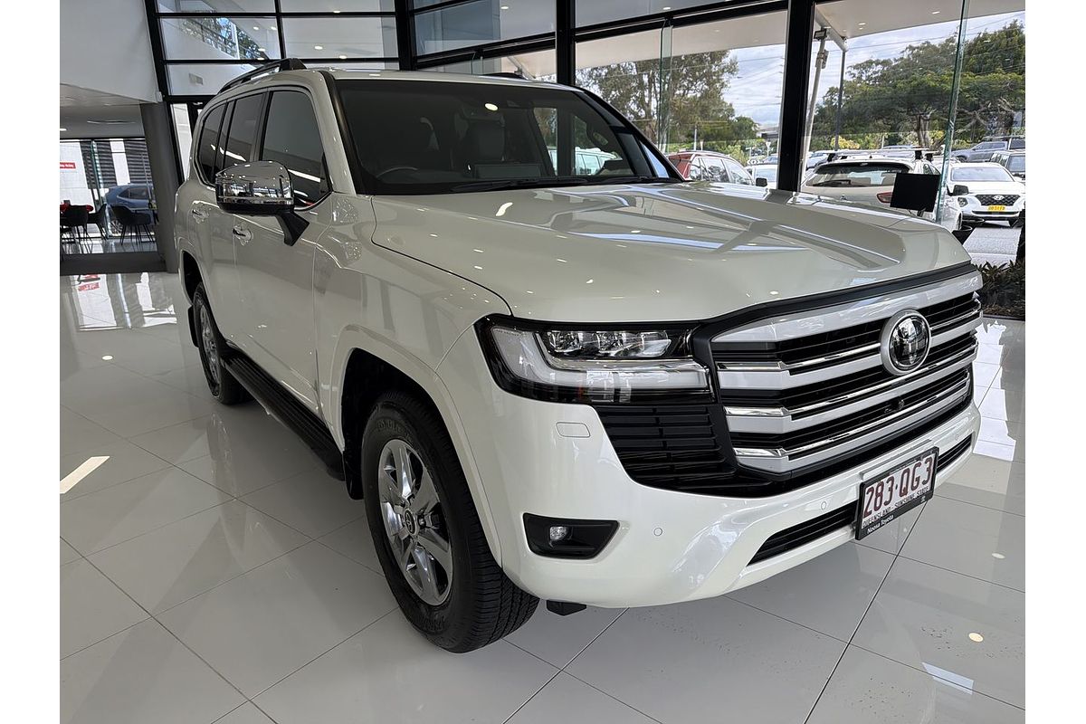 2023 Toyota Landcruiser Sahara FJA300R