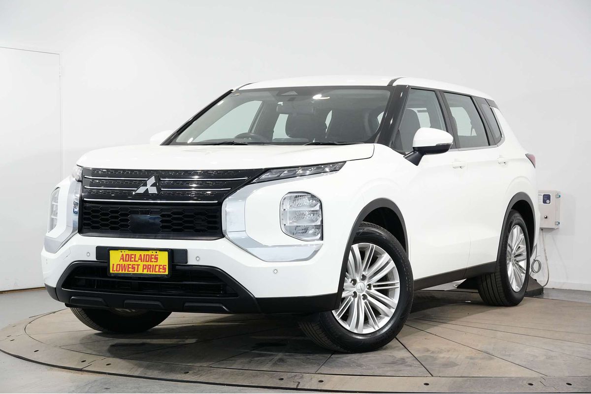 2023 Mitsubishi Outlander ES ZM