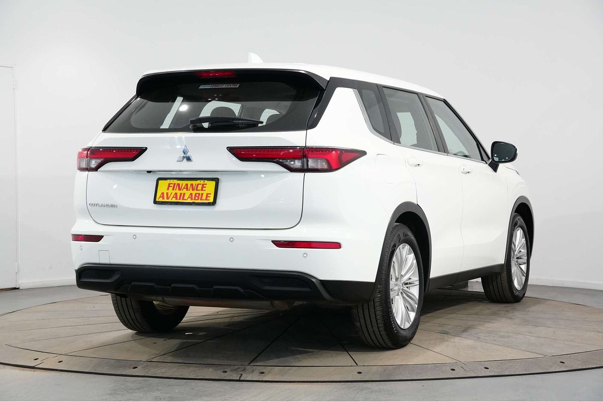 2023 Mitsubishi Outlander ES ZM