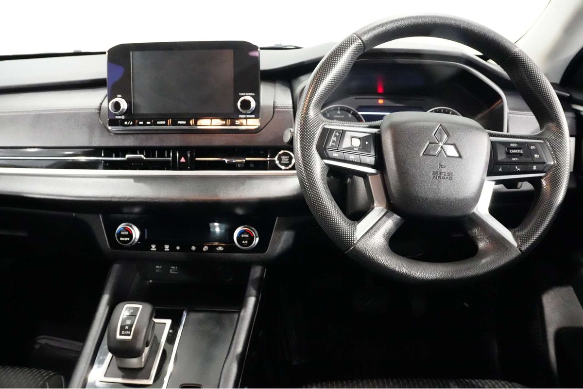 2023 Mitsubishi Outlander ES ZM