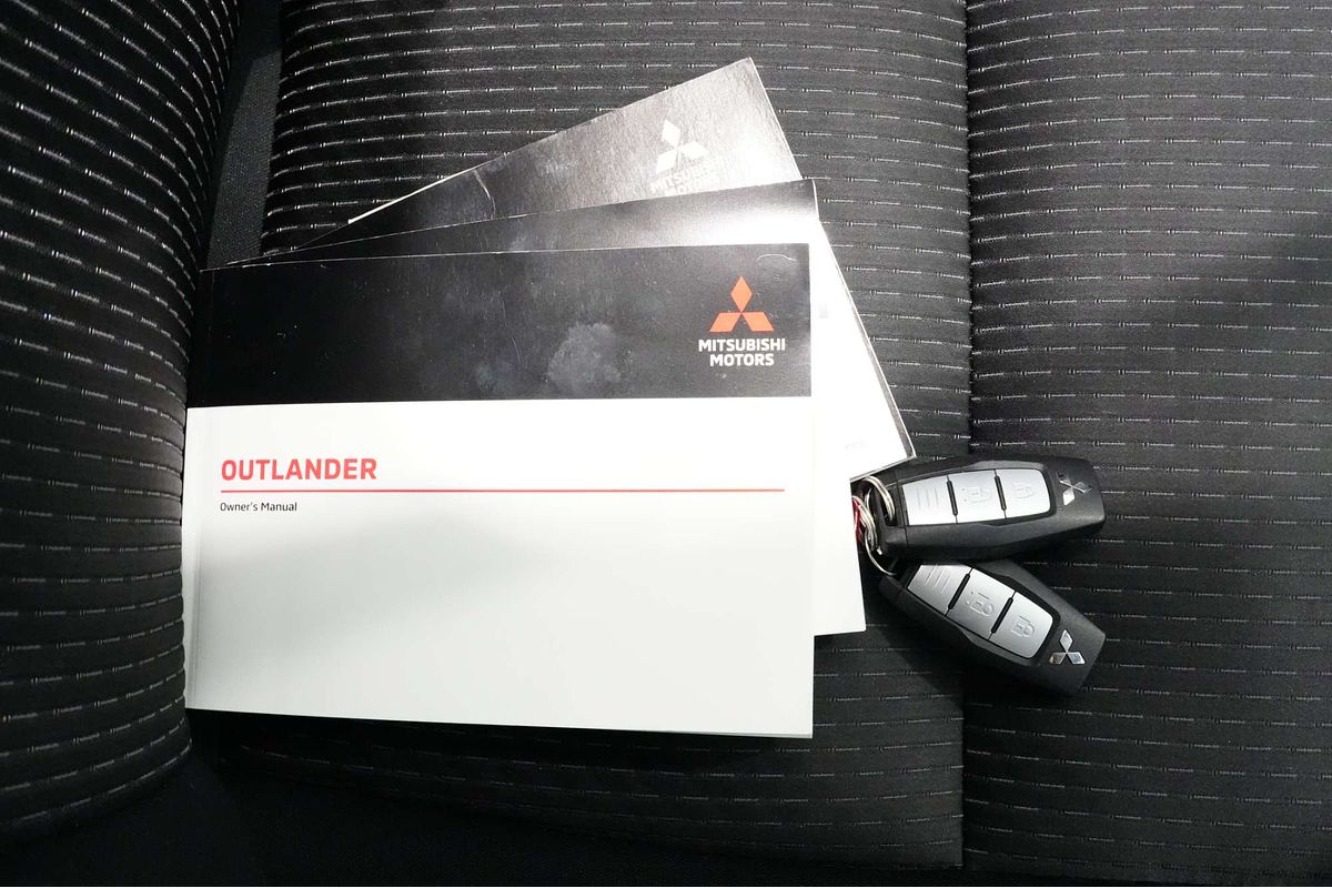2023 Mitsubishi Outlander ES ZM