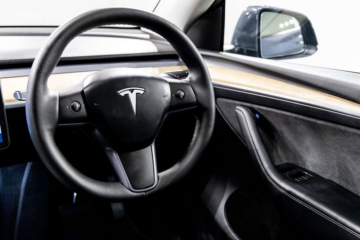 2023 Tesla Model Y Rear-Wheel Drive
