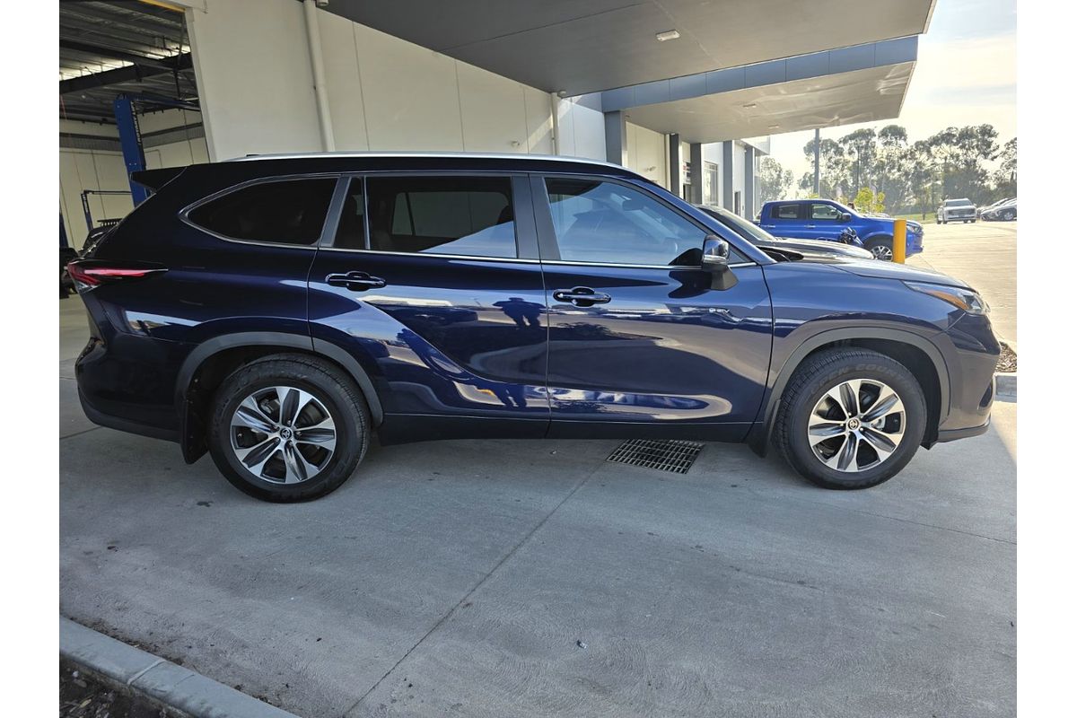 2025 Toyota Kluger GXL AXUH78R image 8