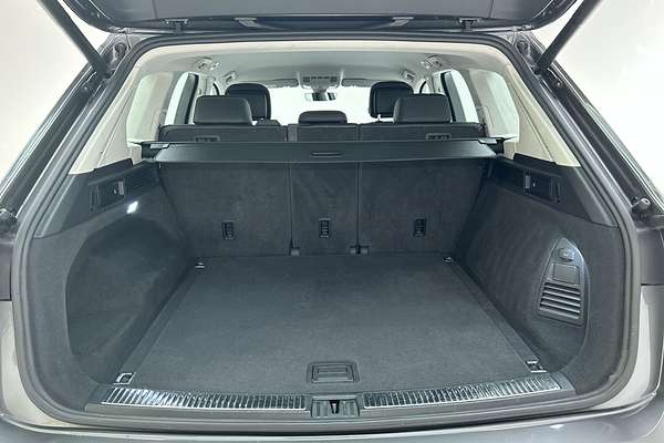 2019 Volkswagen Touareg 190TDI Launch Edition CR thumb-20
