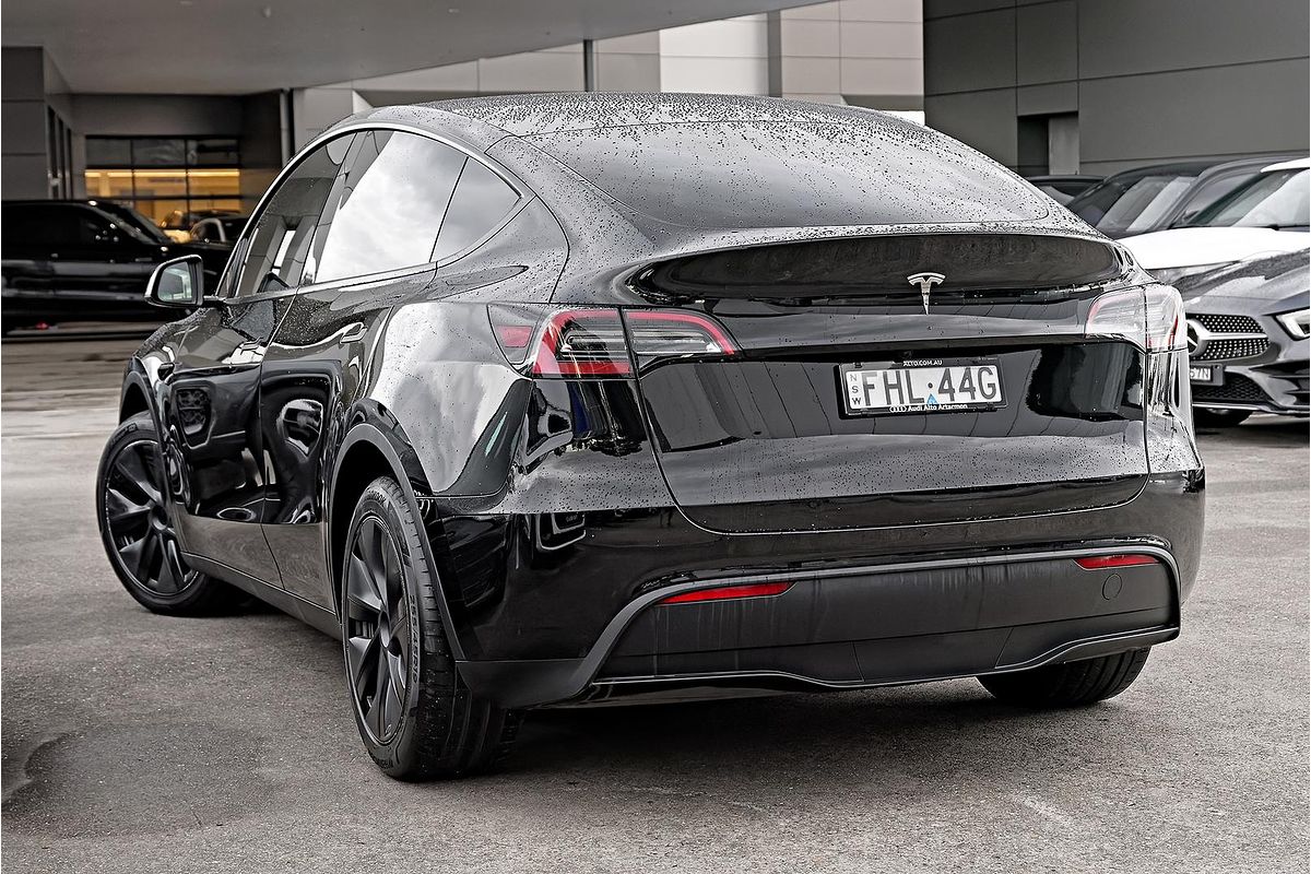 2024 Tesla Model Y Rear-Wheel Drive