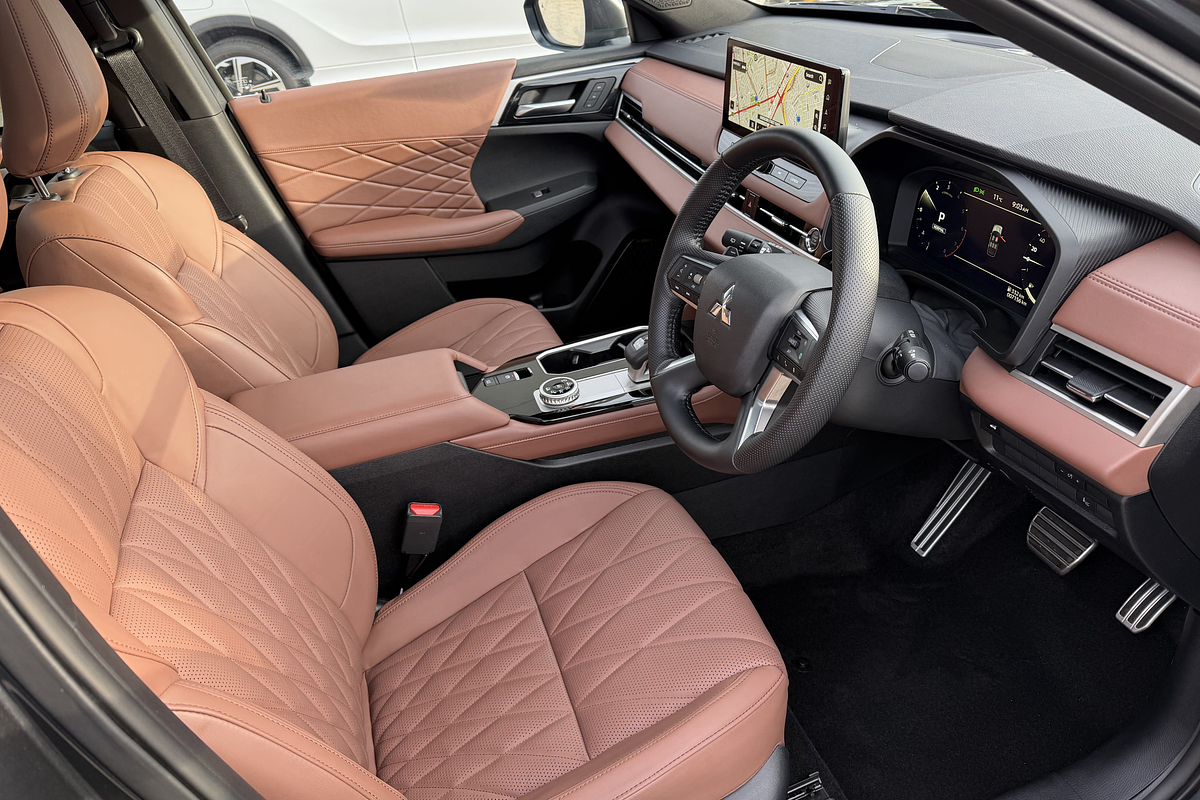 2025 Mitsubishi Outlander Exceed Tourer ZM