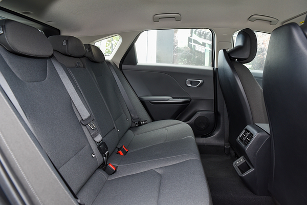 2026 Kia K4 S CL4m thumb-8