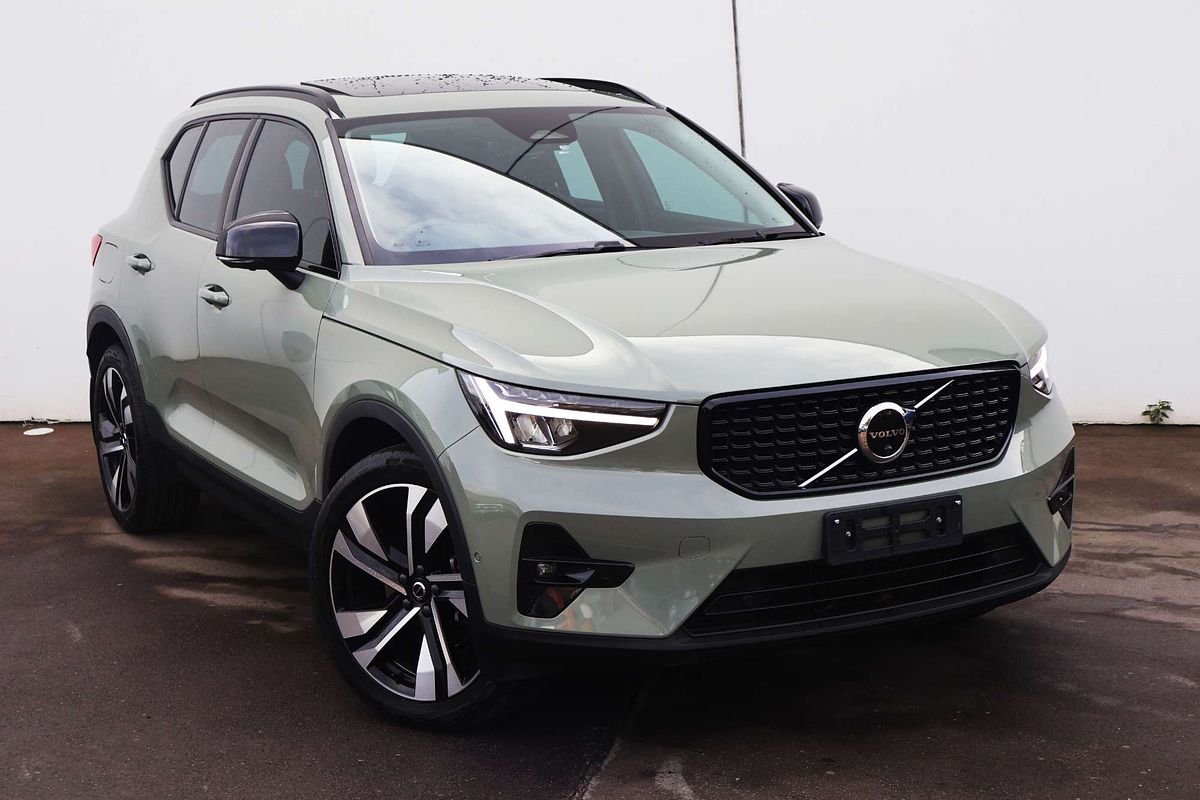 2022 Volvo XC40 Ultimate B5 Dark