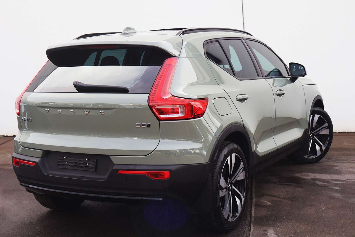 2022 Volvo XC40 Ultimate B5 Dark