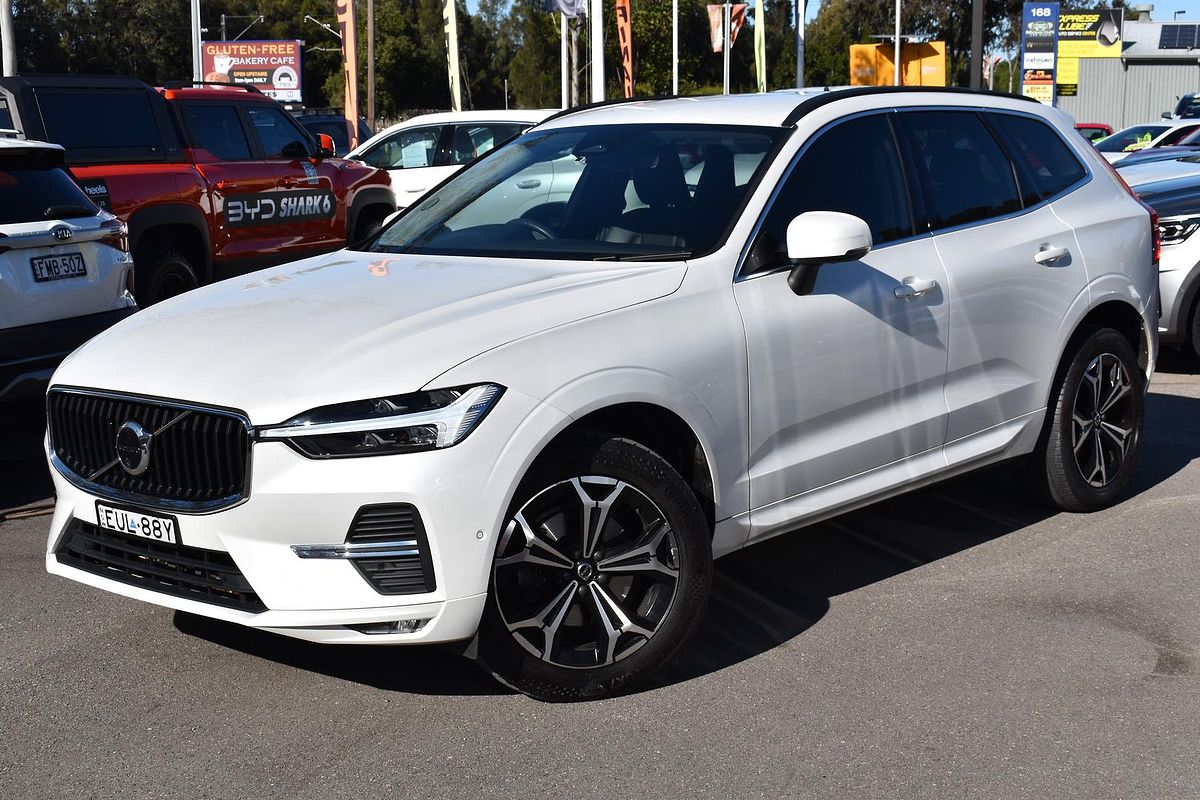 2022 Volvo XC60 B5 Momentum