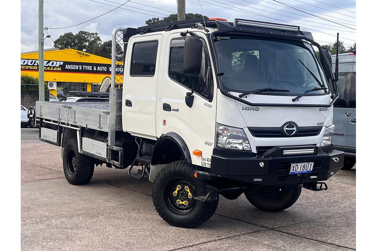 2022 Hino 300 Series 817 Crew 4X4 MWB