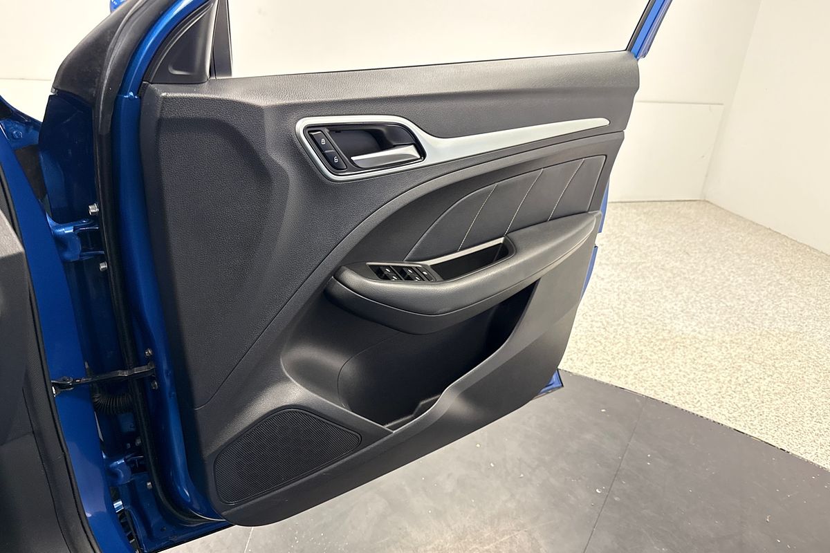 2020 MG ZS Essence AZS1