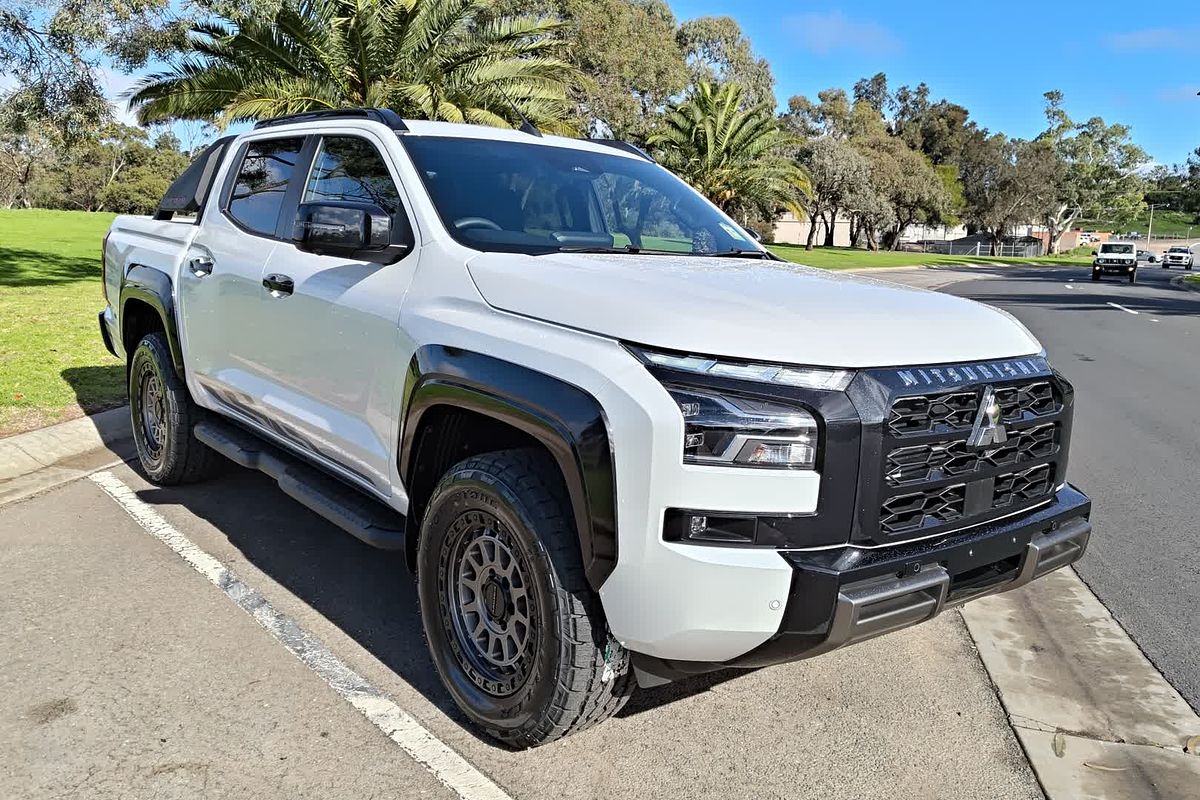 2025 Mitsubishi Triton GSR MV 4X4